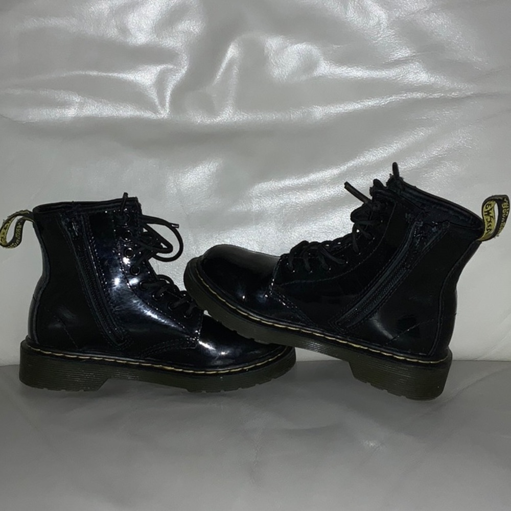 Dr martens for toddlers kids with minor invincible scuffs around toes. Sz. 12. - Picture 4 of 8